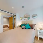 Charming 1-Bed Apartment In London